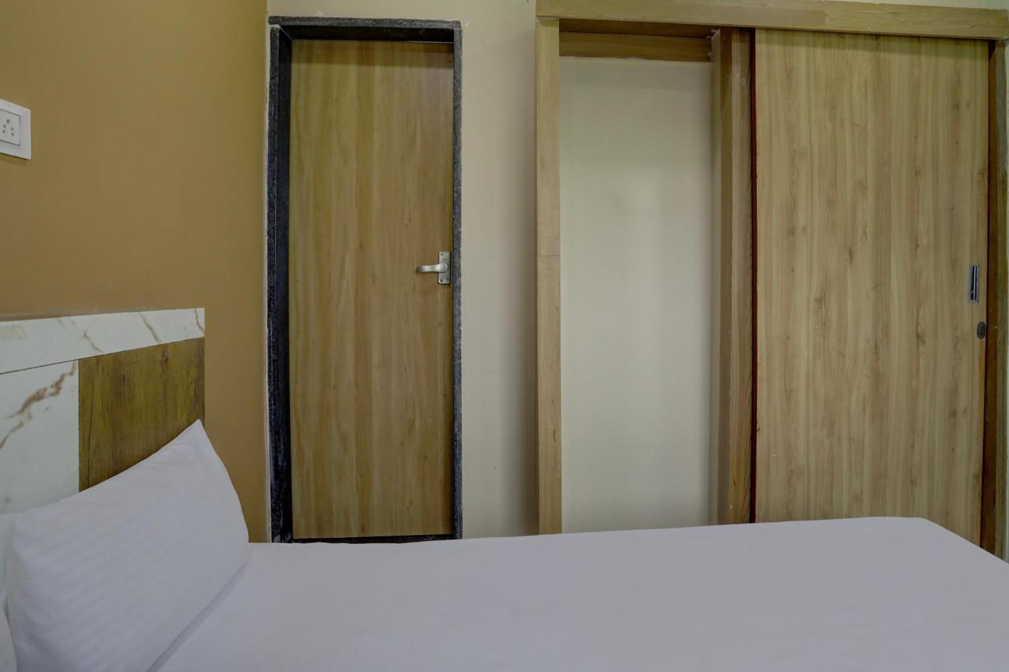 Spot On Hotel Ronak Place インドール エクステリア 写真